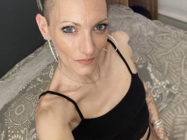 DaneeSoHot - Live porn &amp; sex cam - 25151141