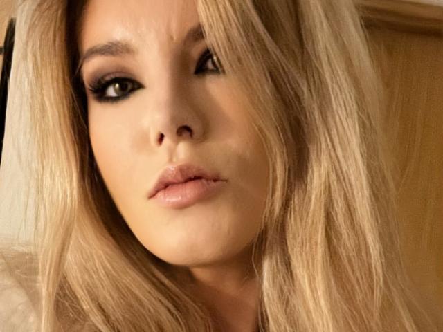 LauraTasty - Live porn &amp; sex cam - 25157577