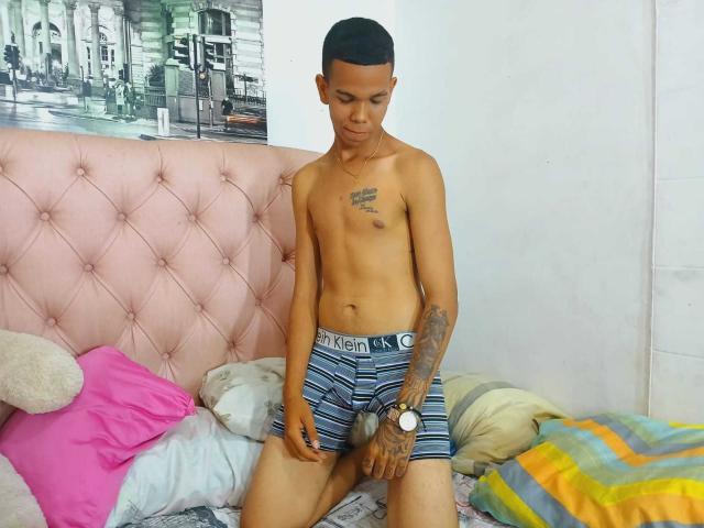 AxelTomsson - Live porn &amp; sex cam - 25162329