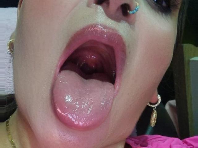 AlessadraJones - פורנו בשידור חי ומצלמת סקס - 25167273