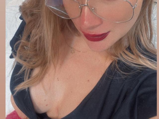 ArianaLu - Live sex cam - 25171417