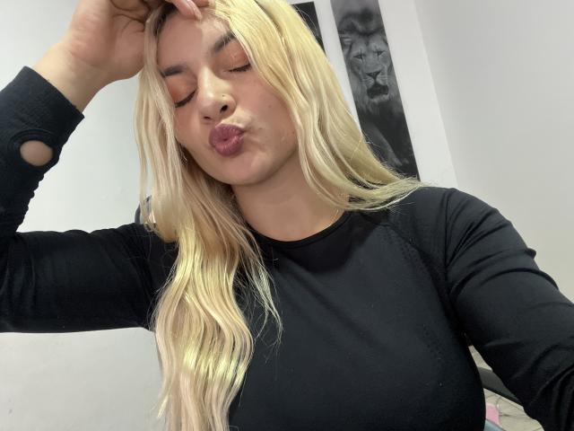 AtheneaRossi - Live porn &amp; sex cam - 25178437