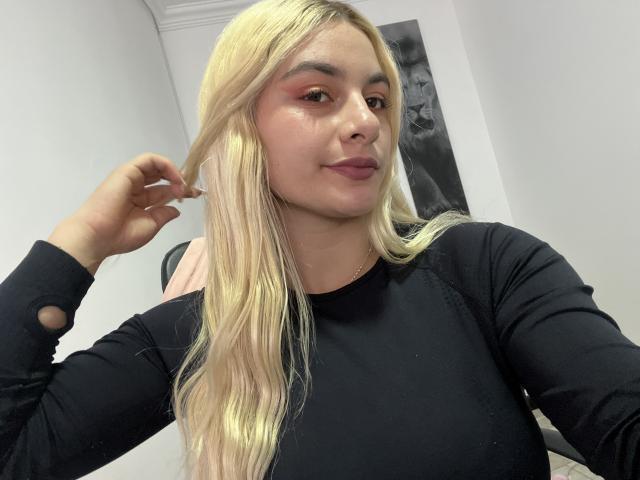 AtheneaRossi - Live sex cam - 25178481