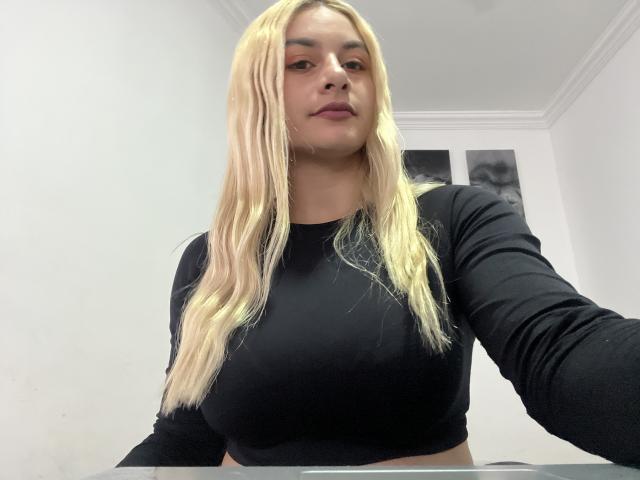 AtheneaRossi - Élő pornó és szexkamera - 25178685