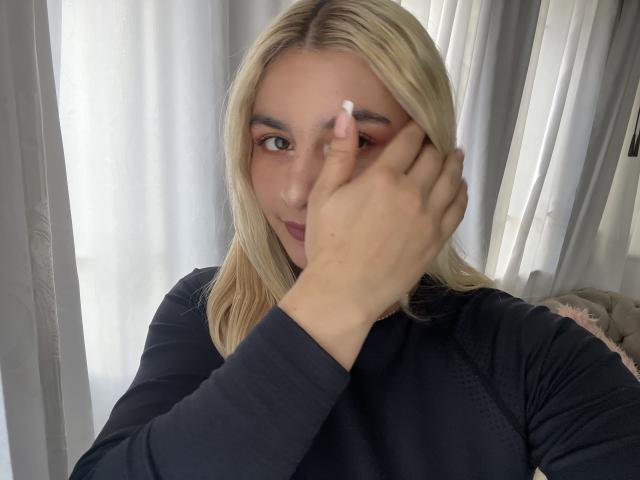 AtheneaRossi - Live porn &amp; sex cam - 25178937