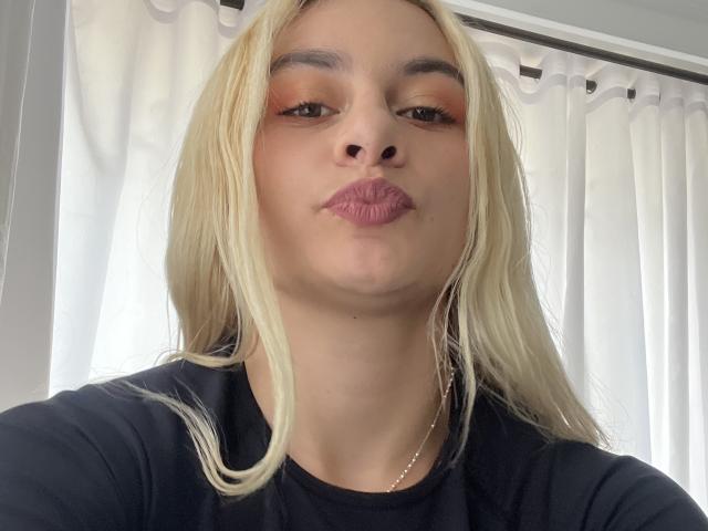 AtheneaRossi - Live sex cam - 25179193