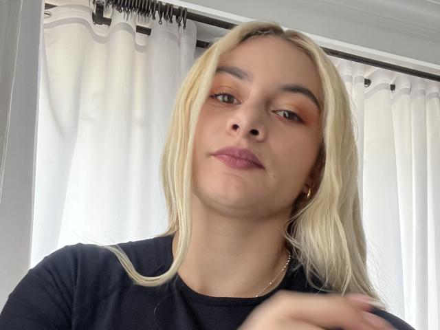 AtheneaRossi - Live porn &amp; sex cam - 25179201