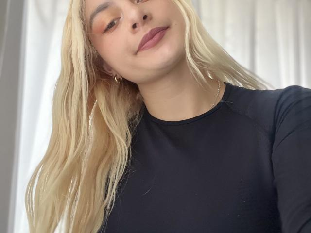 AtheneaRossi - Live sex cam - 25179309