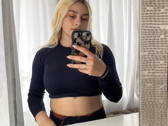 AtheneaRossi - Live porn &amp; sex cam - 25179593