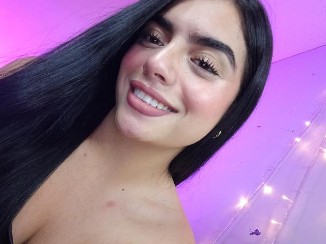 EmaRosee - Live Sex Cam - 25180013