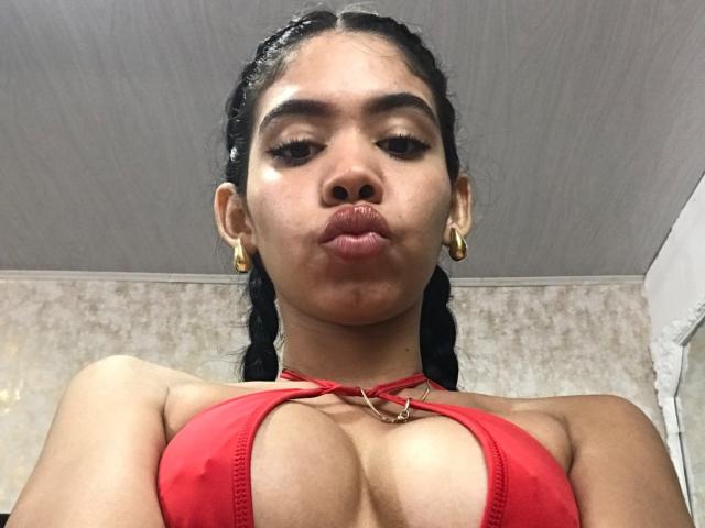 EmaGarces - Live porn &amp; sex cam - 25204413
