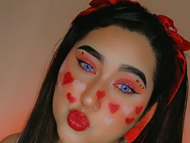 LarysaTayloor - Live Sex Cam - 25227033