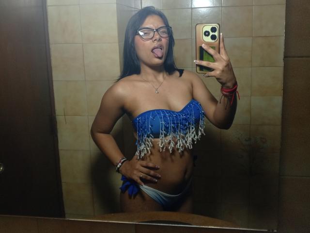 EmilyRobeerts - Live porn &amp; sex cam - 25231369