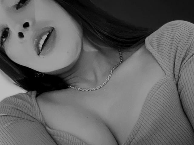 EmmaLombardi - Live porn &amp; sex cam - 25233129