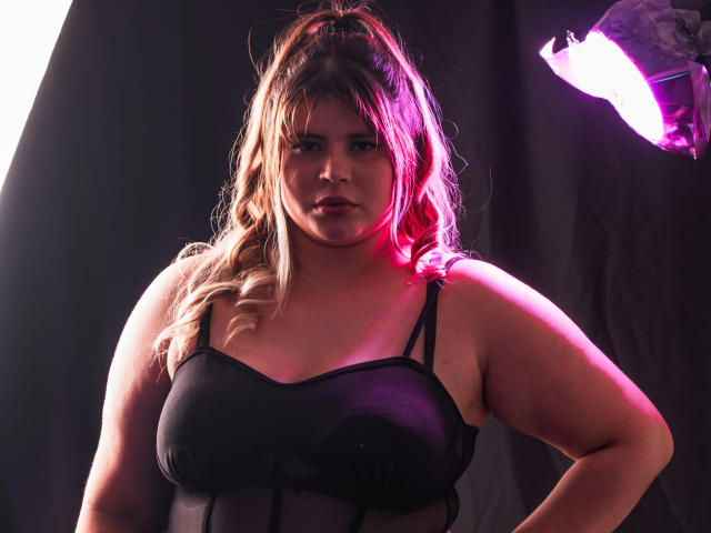 EymiTomsom - Live porn &amp; sex cam - 25234077