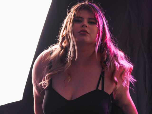 EymiTomsom - Élő pornó és szexkamera - 25234101