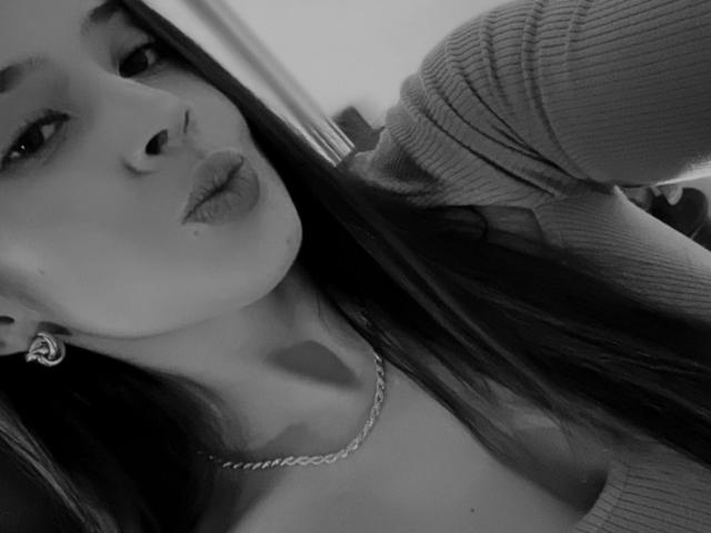 EmmaLombardi - Sexe cam en vivo - 25235277