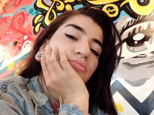 EmilyTon - Sexe cam en vivo - 25241997