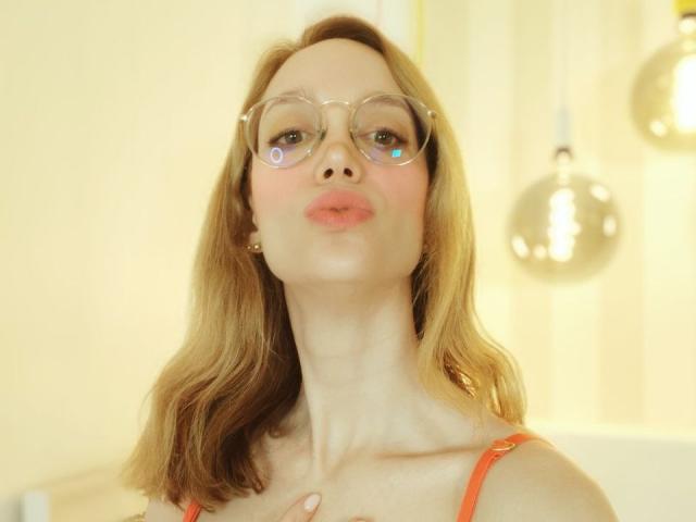 MissFrenchy - Live sex cam - 25245093