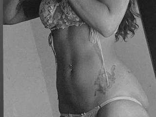 FiorellaBossh - Live porn &amp; sex cam - 25255761