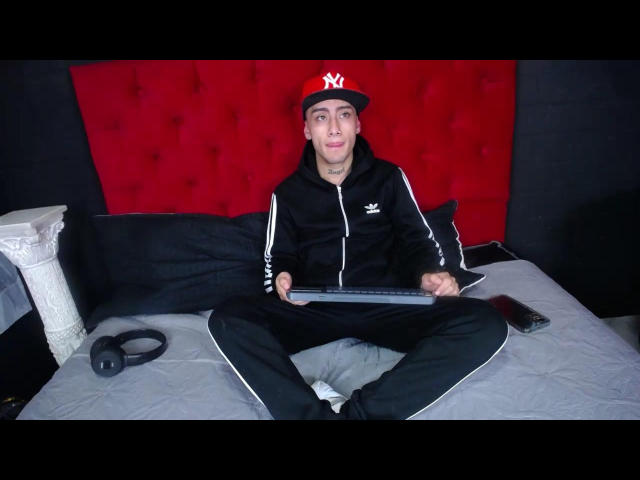 SpencerHotw - Live porn &amp; sex cam - 25258345