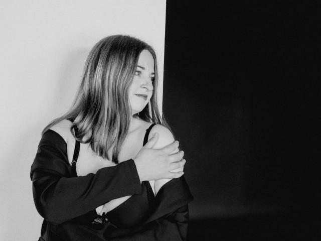 FreyaDak - Live sex cam - 25259945