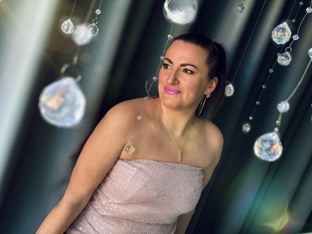 DianaMGG - Élő pornó és szexkamera - 25260725