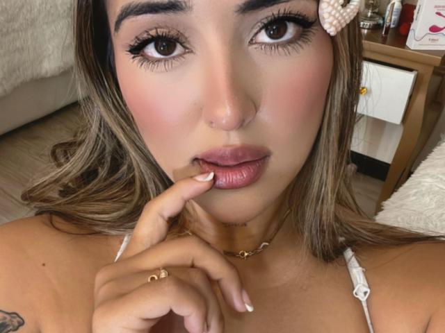 MaeCollins - Live porn &amp; sex cam - 25262909