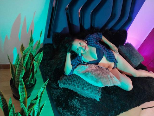 SashaBlue69 - Live sex cam - 25273793