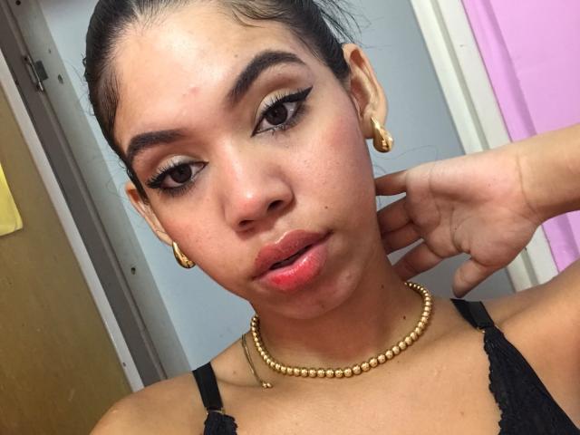 EmaGarces - Live porn &amp; sex cam - 25279213