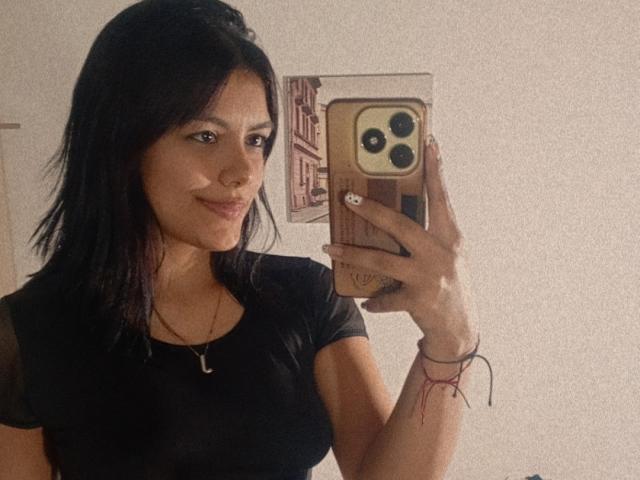 EmilyRobeerts - Live porn &amp; sex cam - 25284481