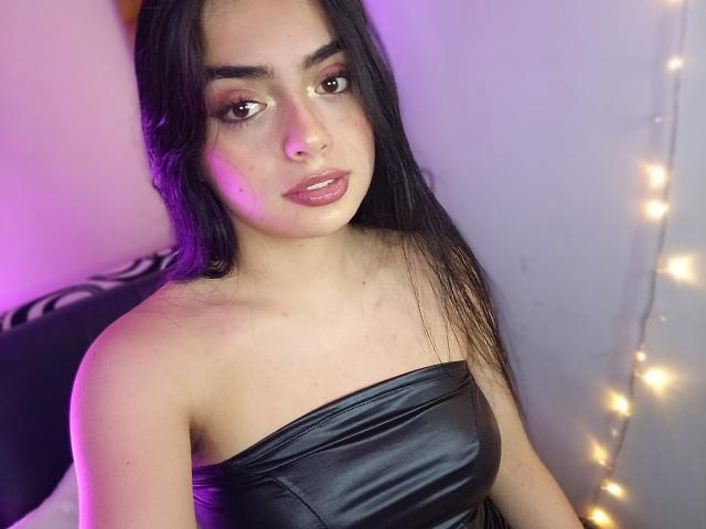 EmaRosee - Live sex cam - 25290317