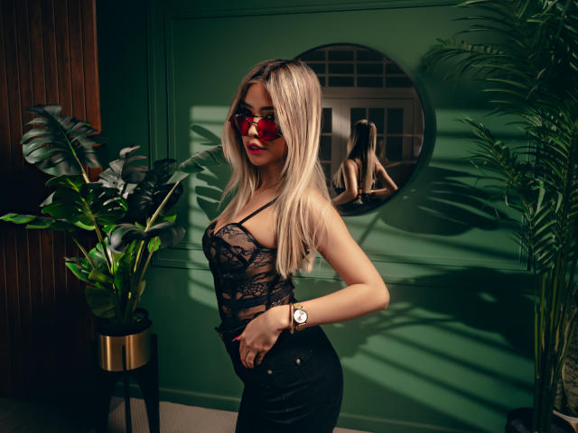 ChristieGarci - Live porno og sexkamera - 25300385