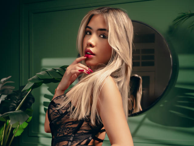 ChristieGarci - Live porn &amp; sex cam - 25300397