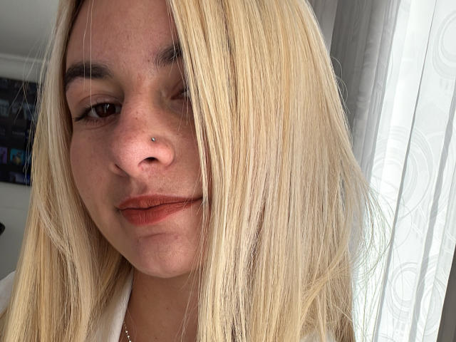 AtheneaRossi - Live porn &amp; sex cam - 25315777