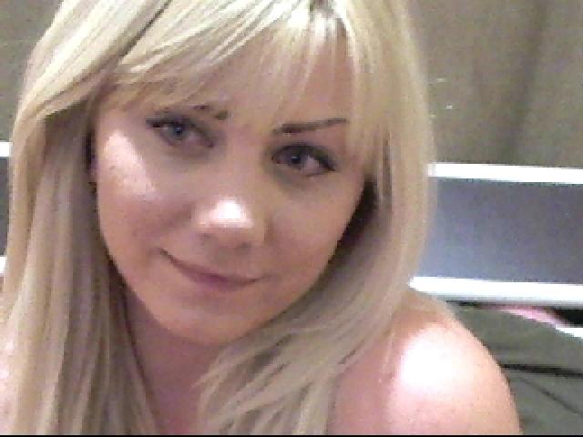 Chrystyna - Web cam intime avec cette Belle jeune demoiselle hot blonde sur Xlovecam 