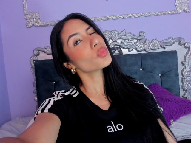 ArianaRogers - Porno na żywo i seks kamera - 25330437