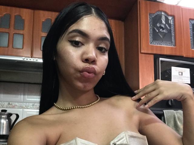 EmaGarces - Live porn &amp; sex cam - 25332209