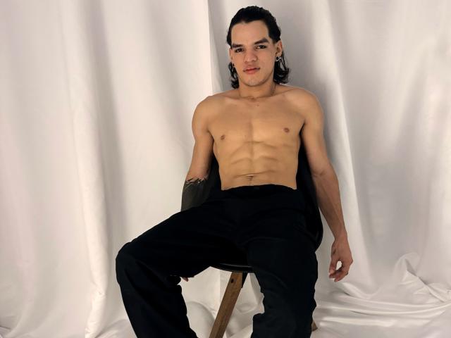 AlexBernal - Live porn &amp; sex cam - 25347525