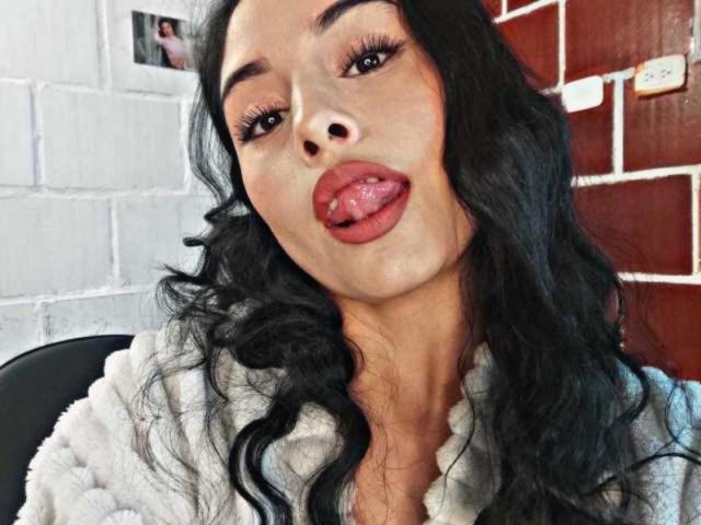EmilyVv - Sexe cam en vivo - 25355573