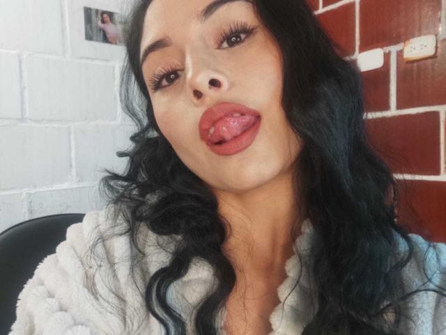 EmilyVv - Live sex cam - 25355577