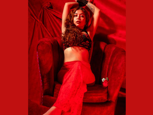 AlaiaLove - Live porn &amp; sex cam - 25359405