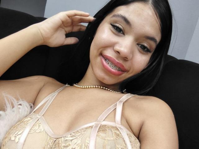 EmaGarces - Live sex cam - 25361161