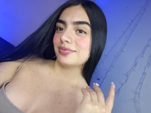 EmaRosee - Live Sex Cam - 25371097