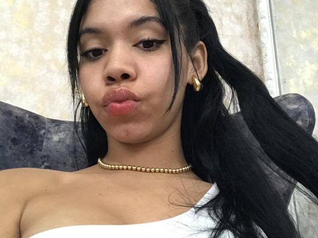 EmaGarces - Live sex cam - 25372233