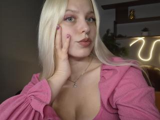 AliceWhitey - Live porn &amp; sex cam - 25385693