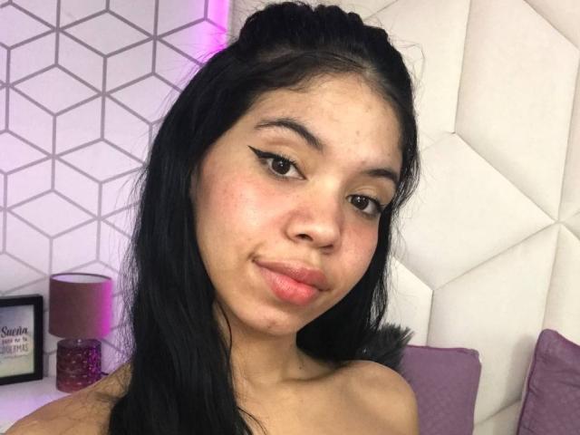 EmaGarces - Live Sex Cam - 25387625
