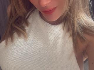 ArianaLu - Live porn &amp; sex cam - 25393417