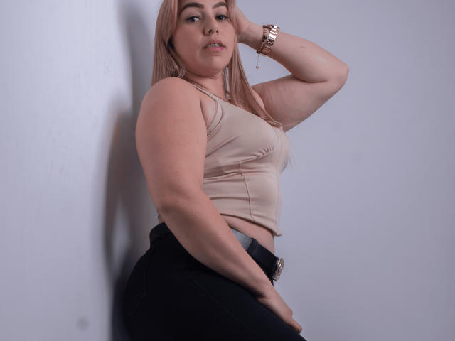 ZaharaBennet - Live porn &amp; sex cam - 25397237