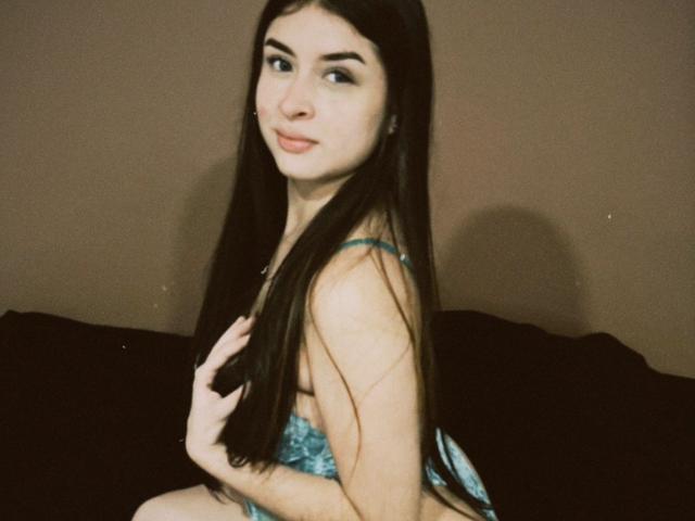 EmiliClarke - Live porn &amp; sex cam - 25400849